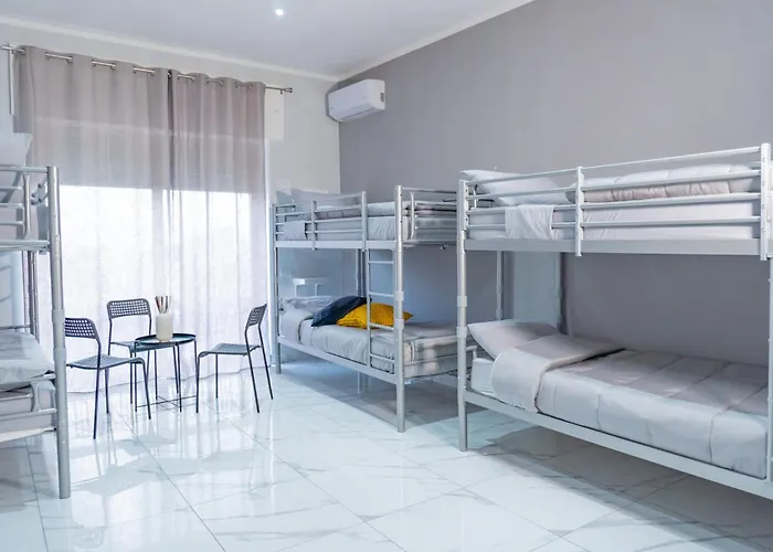 Partenope Хостел Неаполь