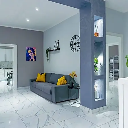 Partenope Hostel *