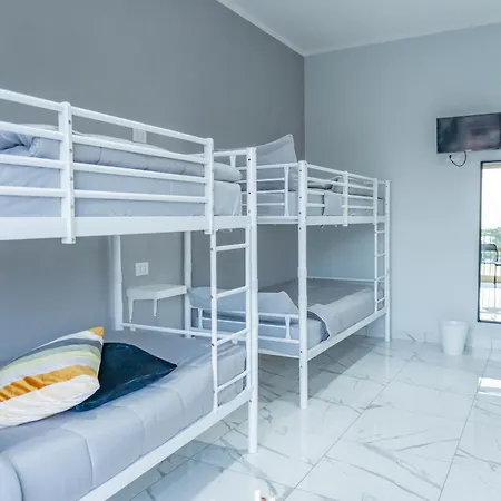 Partenope Albergue