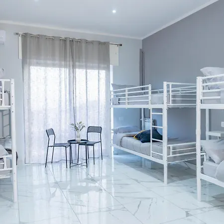 بيت شباب Partenope نابولي